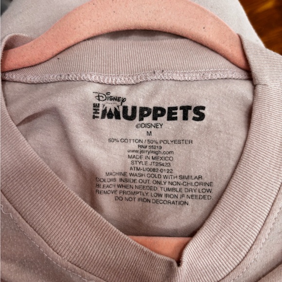 Adorable The Muppets Tshirt with The Muppets on the front - Picture 3 of 3